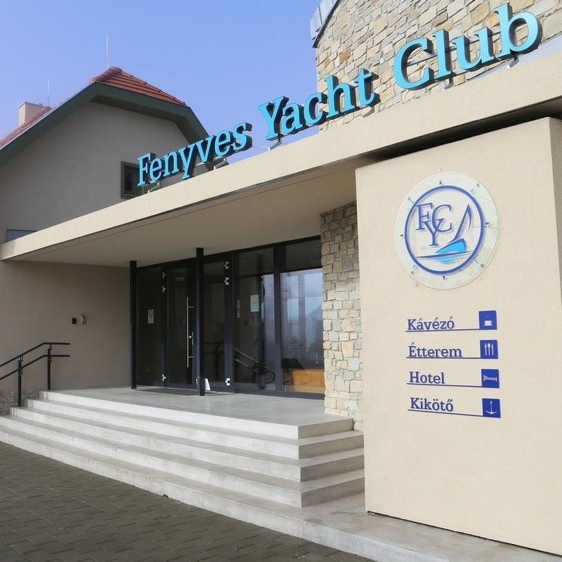 yacht club fenyves